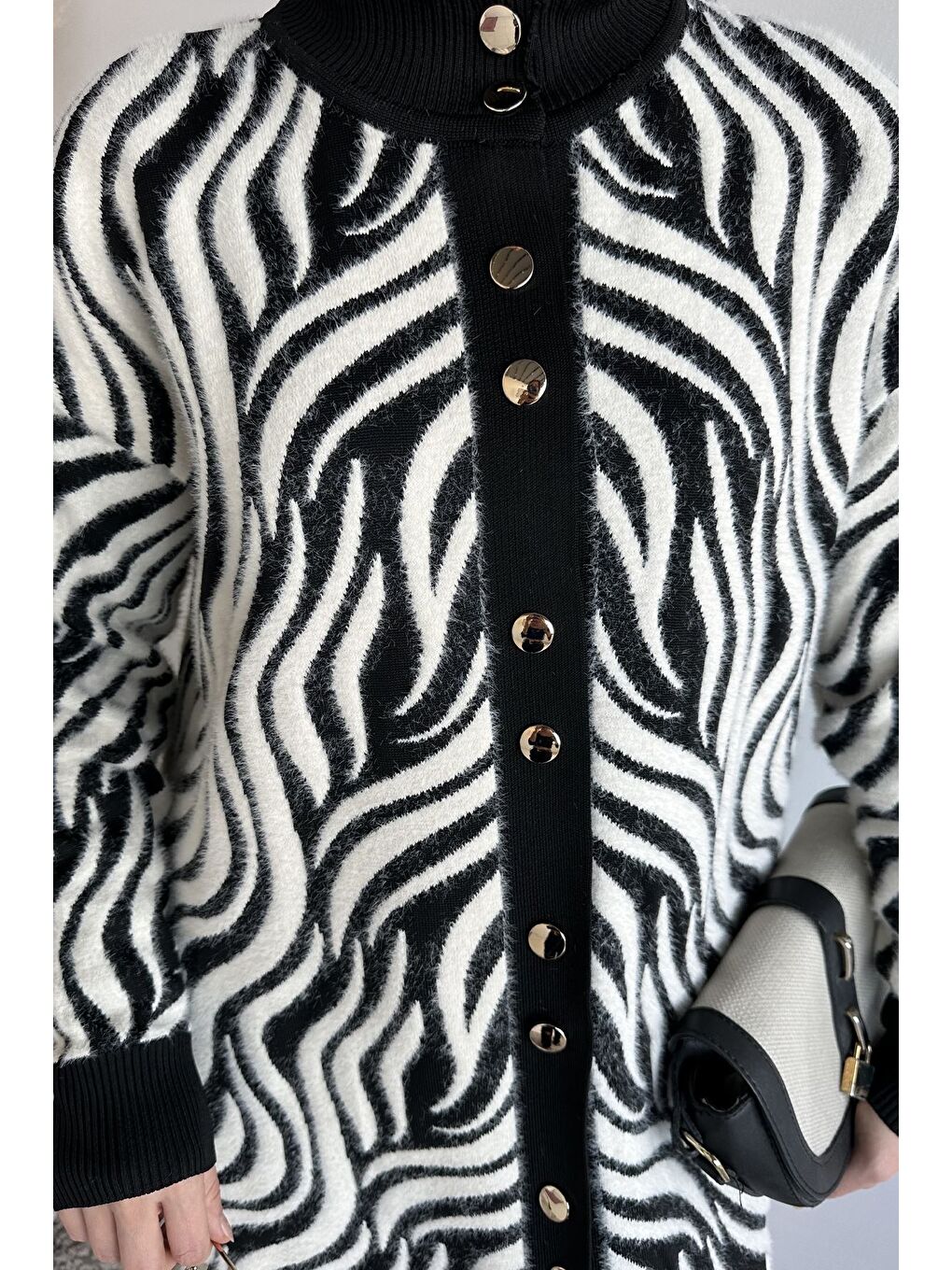 Siyah Desenli Angora Tesettür Triko Hırka-6