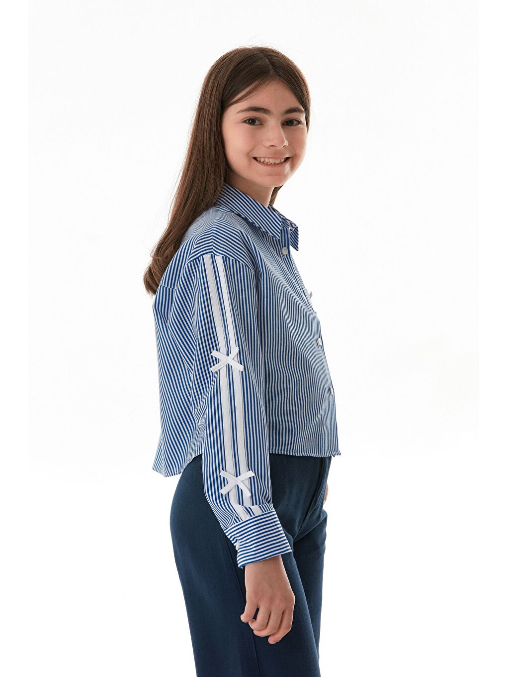 Mavi Çizgili Fiyonk Detaylı Cepli Kız Çocuk Gömlek-3