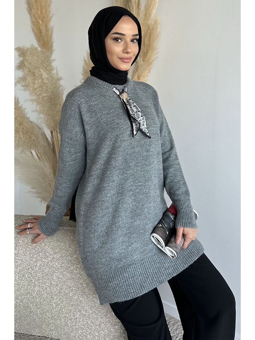 Gri Bisiklet Yaka Fularlı Tesettür Triko Tunik-3