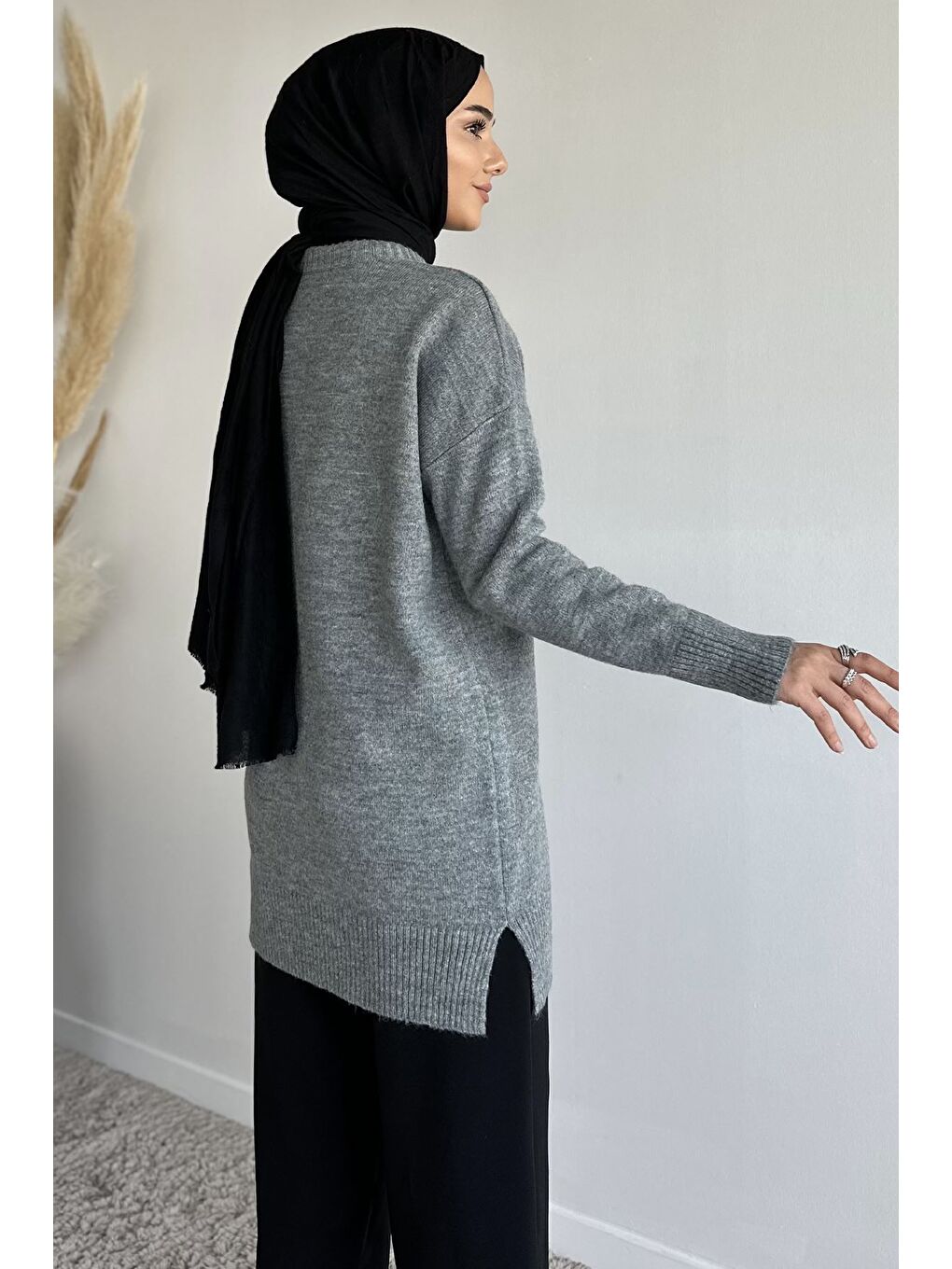 Gri Bisiklet Yaka Fularlı Tesettür Triko Tunik-5