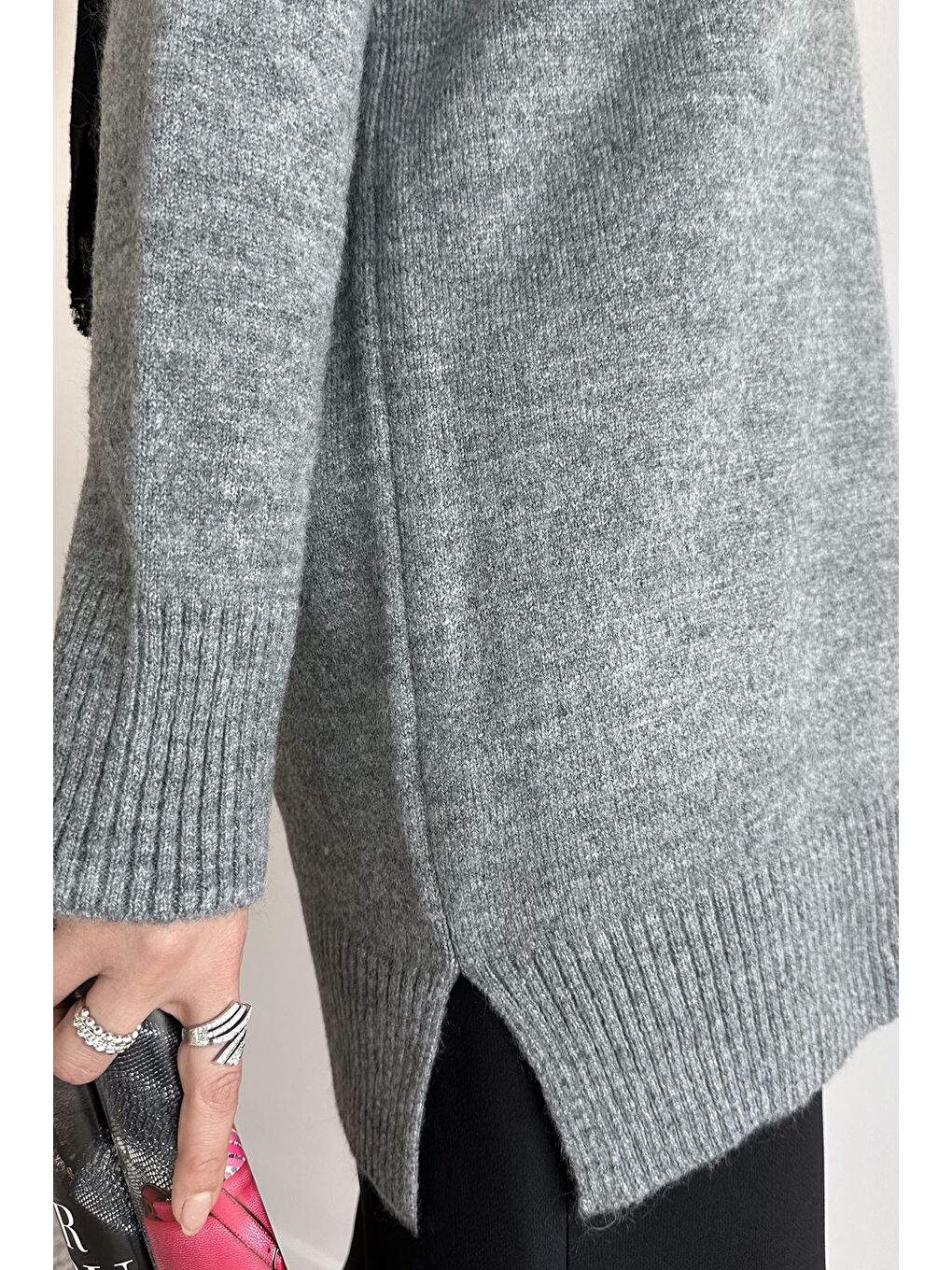 Gri Bisiklet Yaka Fularlı Tesettür Triko Tunik-6