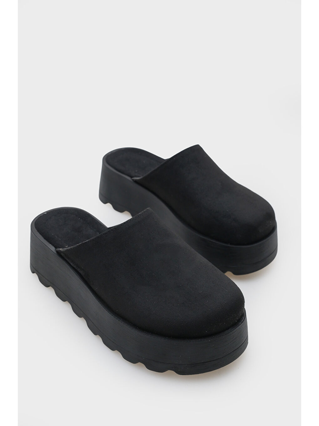 Siyah Marlyn Kürklü Süet Görünümlü Kadın Sabo-1