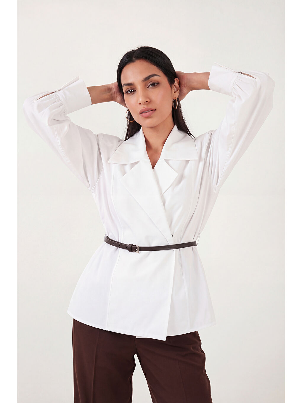 Beyaz Kruvaze Yaka Kemerli Balon Kollu Pamuklu Kadın Gömlek 6835057-2