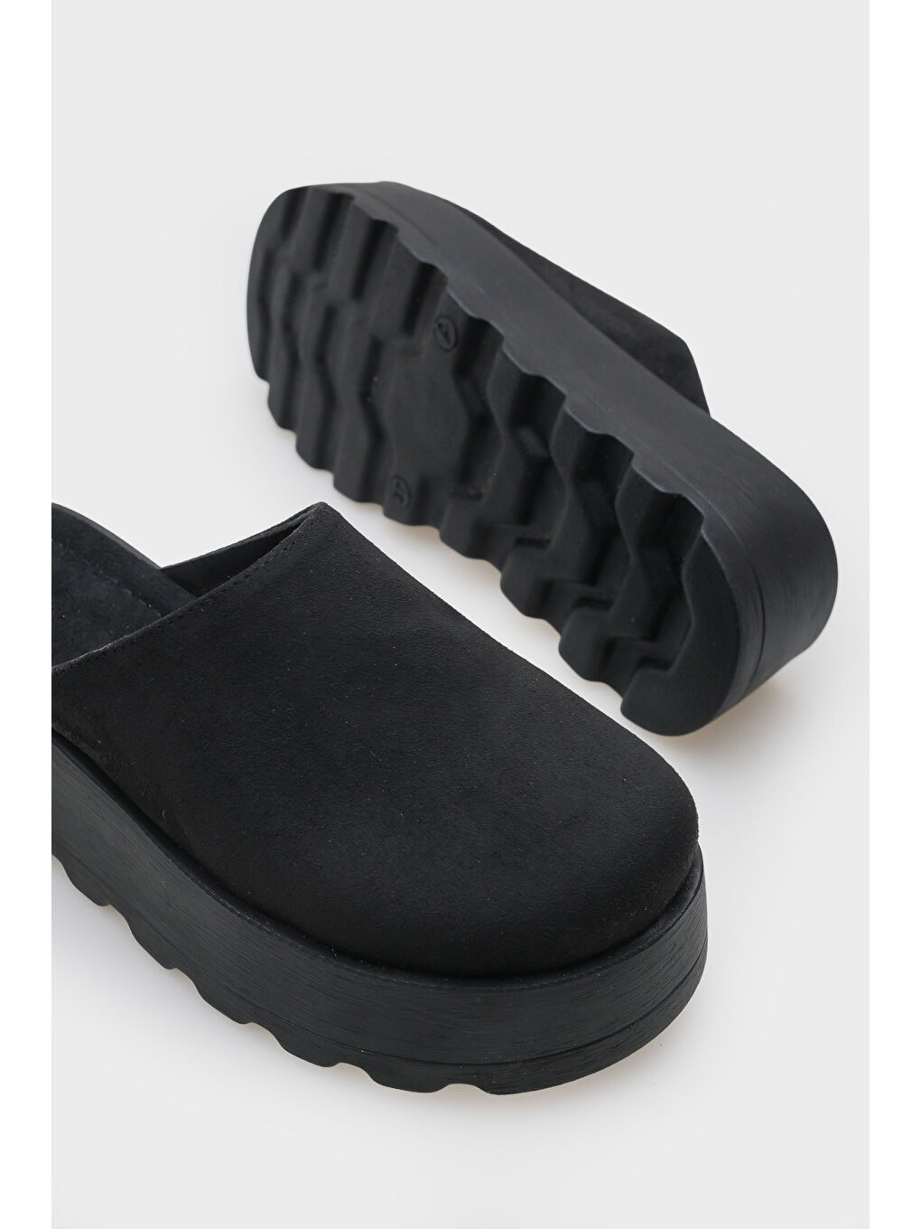 Siyah Marlyn Kürklü Süet Görünümlü Kadın Sabo-3