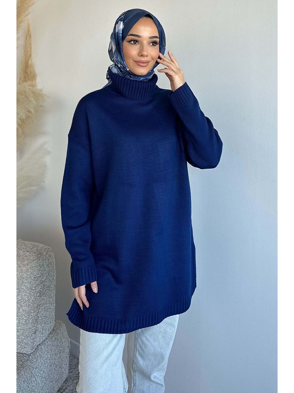 Lacivert Gülseli Balıkçı Yaka Yırtmaçlı Tesettür Triko Tunik-2