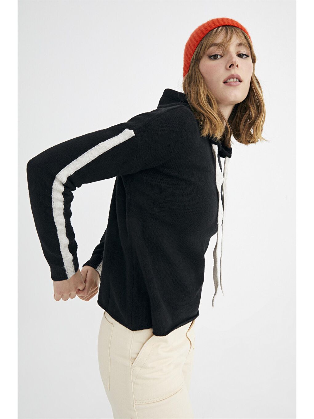 Siyah Kapüşonlu Şerit Detaylı Sweat Kazak-2