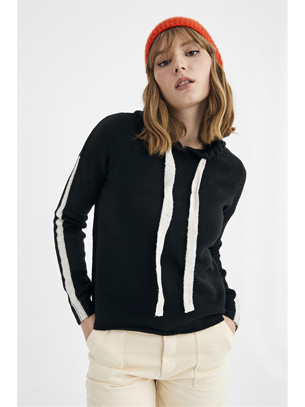 Siyah Kapüşonlu Şerit Detaylı Sweat Kazak-3