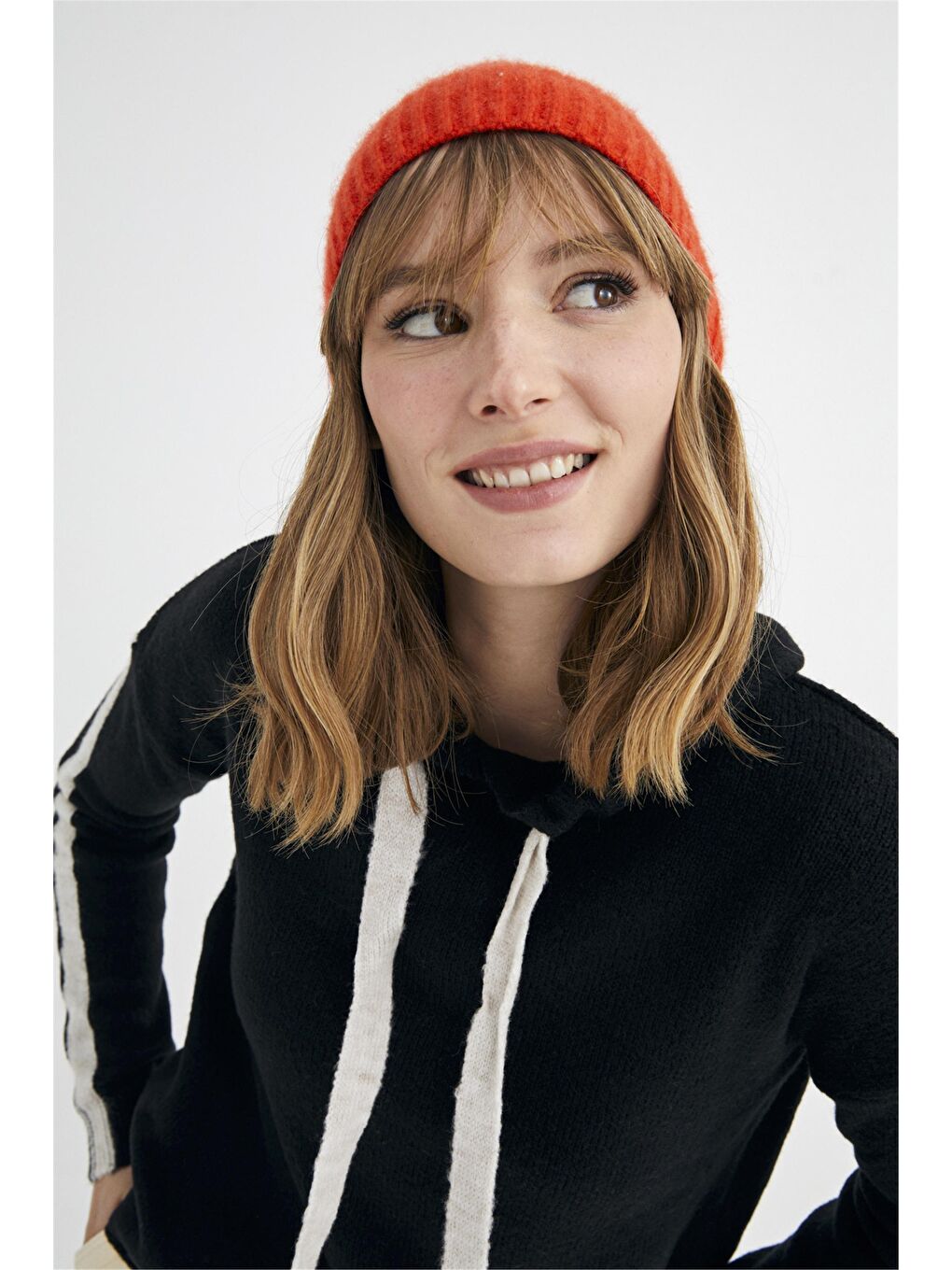 Siyah Kapüşonlu Şerit Detaylı Sweat Kazak-4