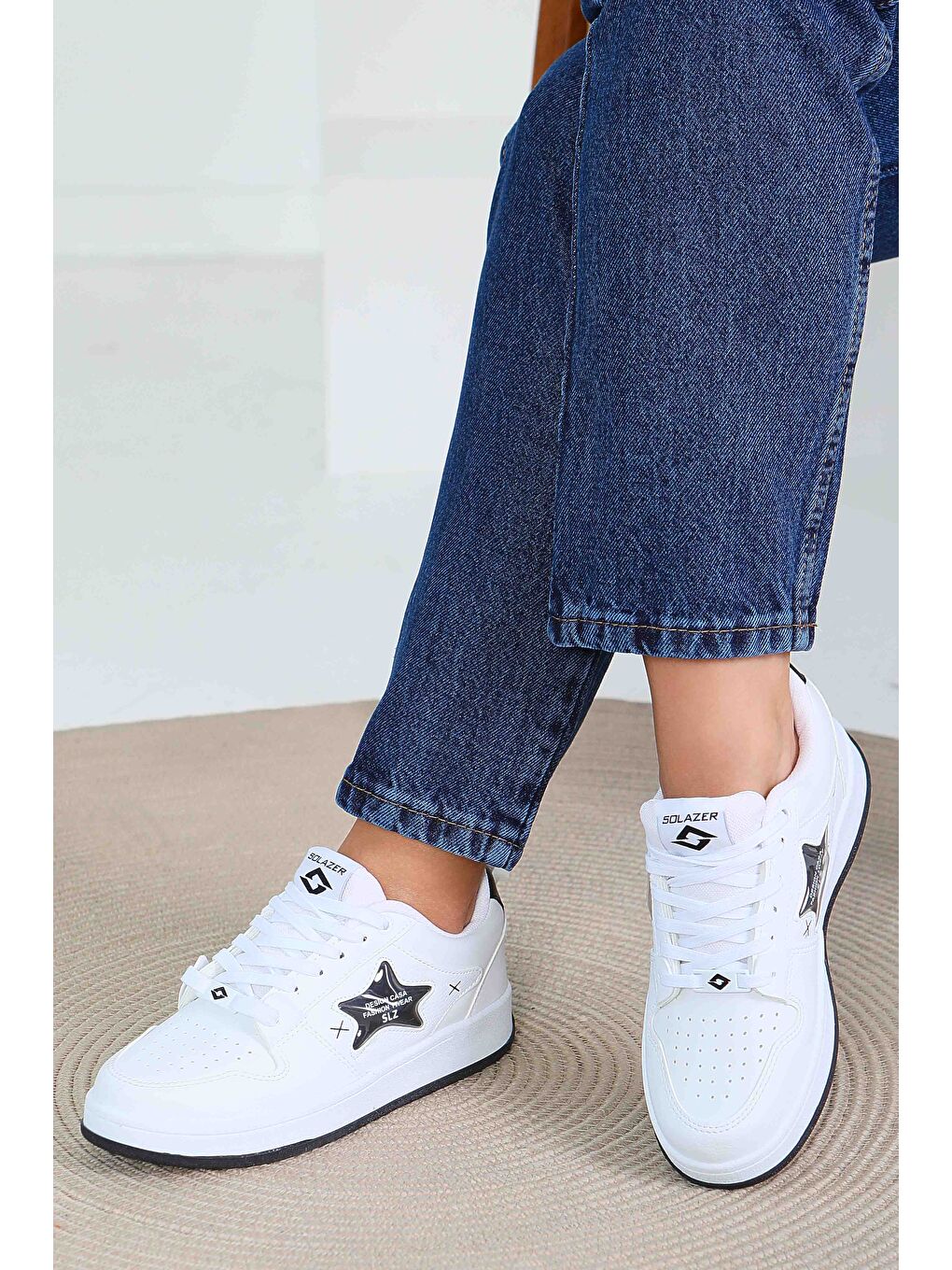 Kadın Beyaz Siyah Spor Ayakkabı - 27560-2