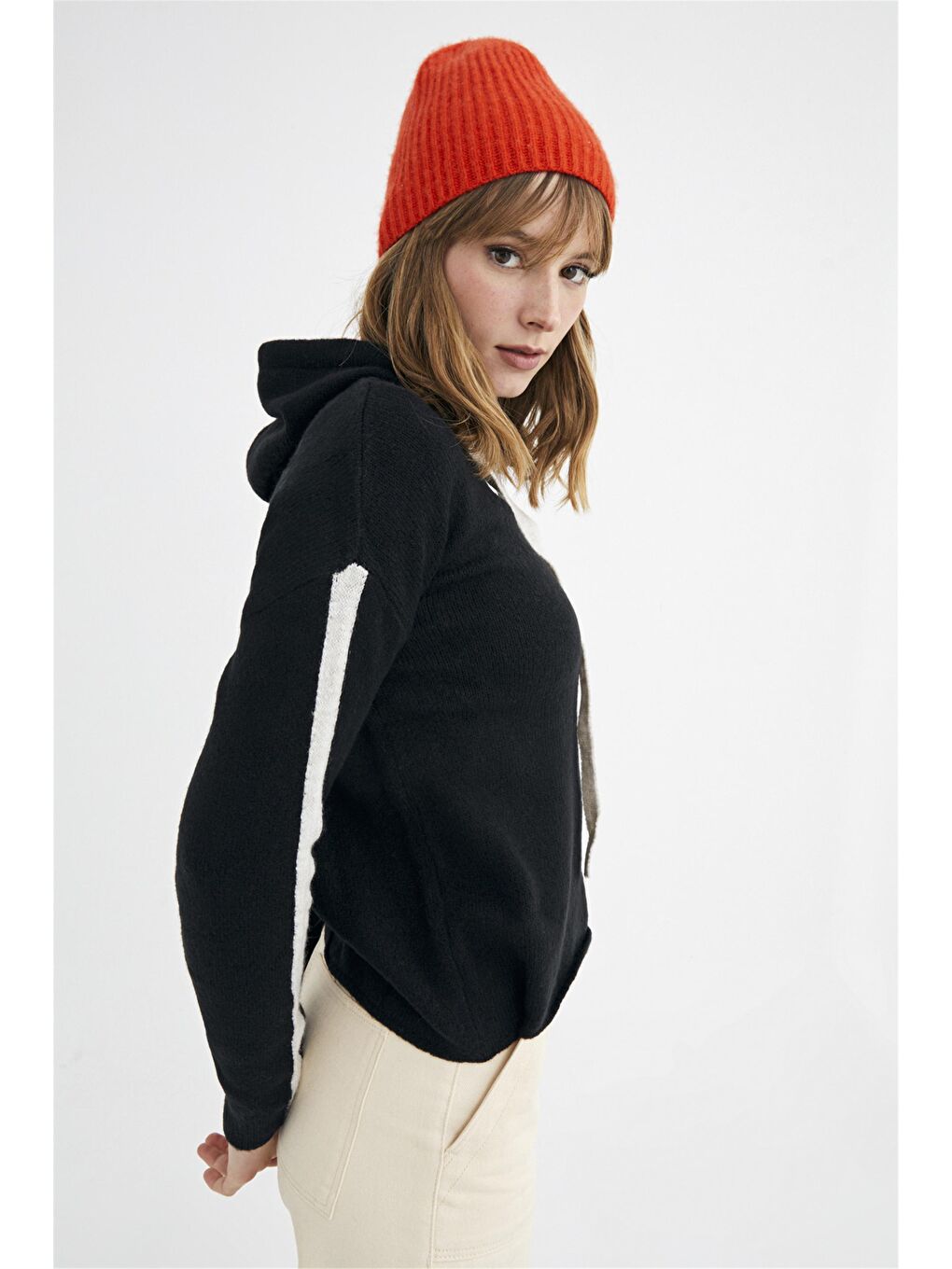 Siyah Kapüşonlu Şerit Detaylı Sweat Kazak-5