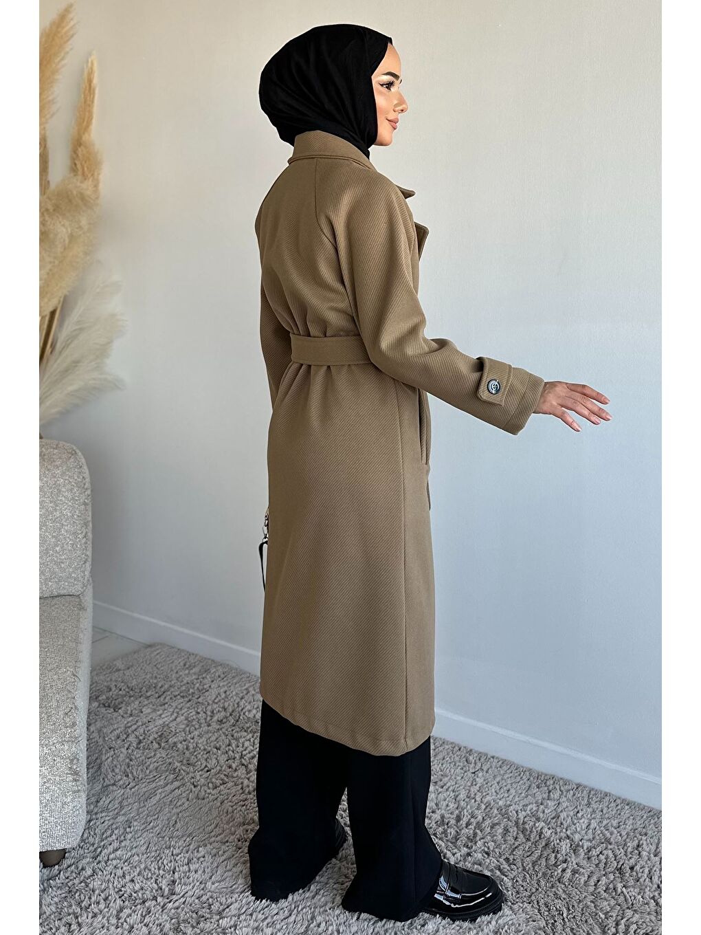 Bej Kendinden Desenli Bel Kuşaklı Tesettür Kaban-7