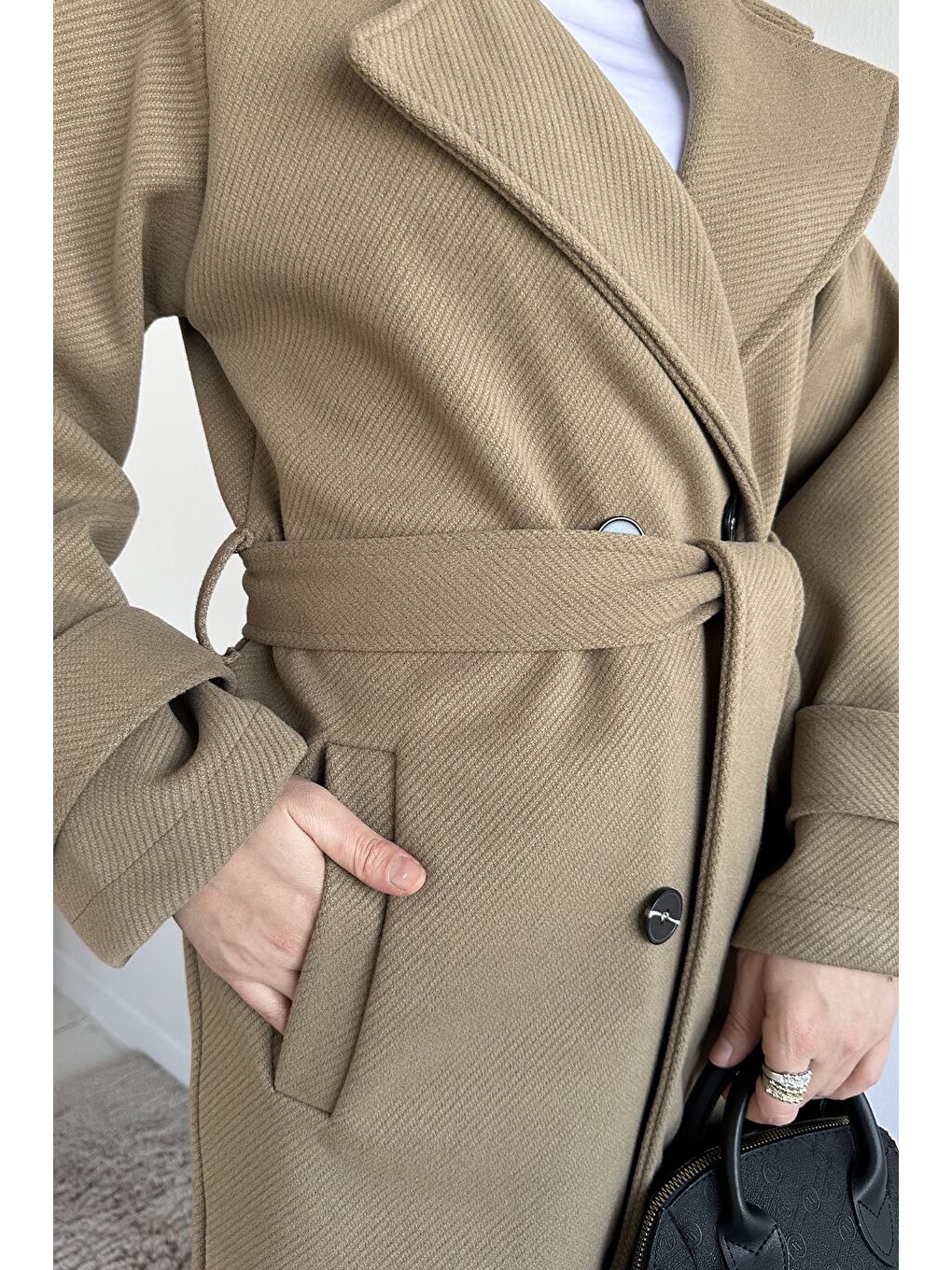 Bej Kendinden Desenli Bel Kuşaklı Tesettür Kaban-9