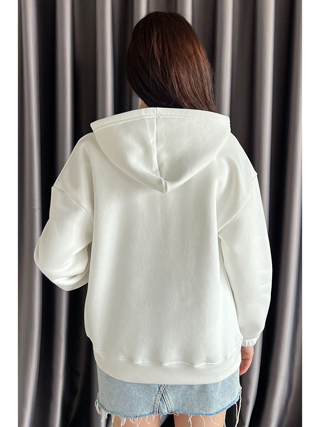 Beyaz Kadın Şardonlu Kanguru Cepli Düğme Detaylı Sweatshirt-3