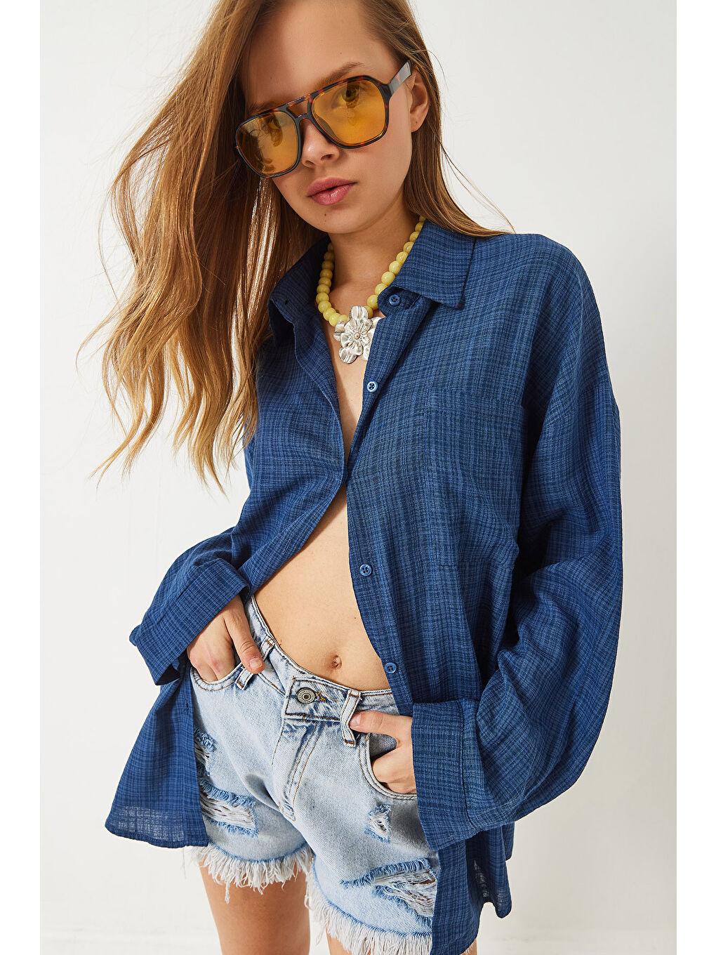 İndigo Kadın Tek Cep Detaylı Oversize Keten Dokulu Basic Gömlek