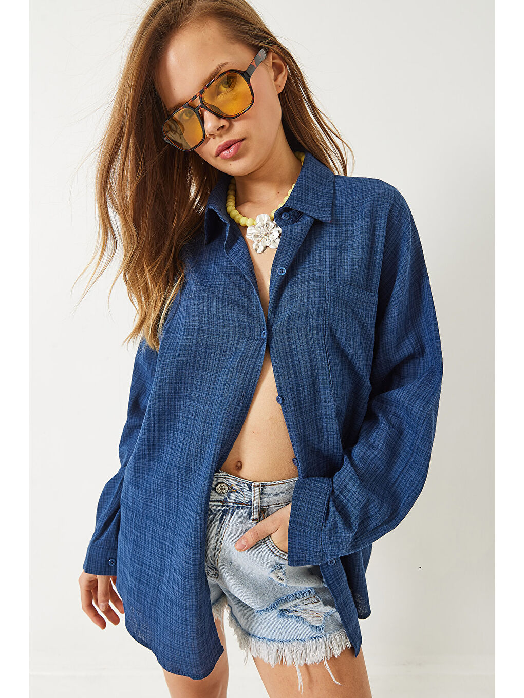 İndigo Kadın Tek Cep Detaylı Oversize Keten Dokulu Basic Gömlek-1