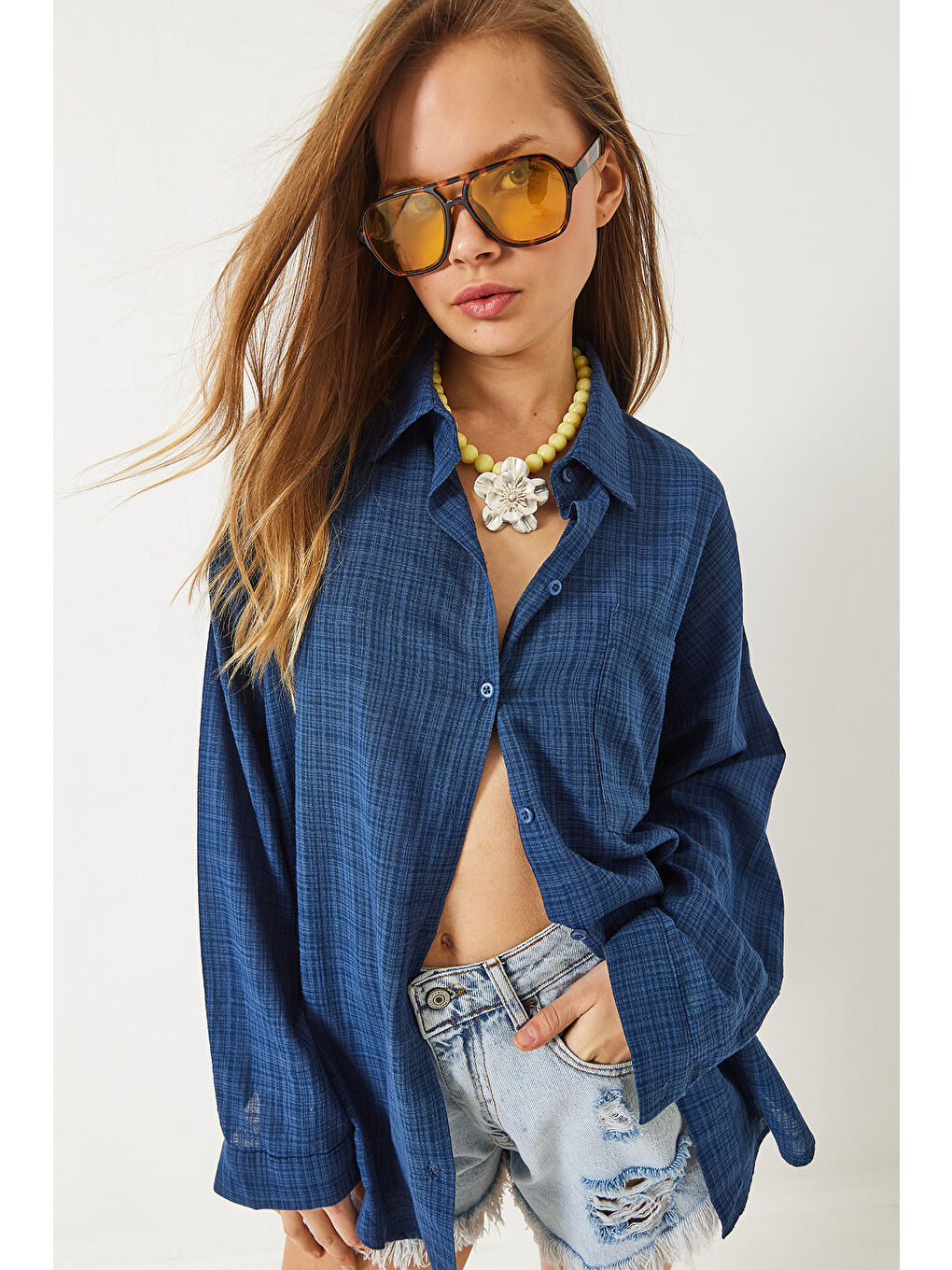 İndigo Kadın Tek Cep Detaylı Oversize Keten Dokulu Basic Gömlek-2