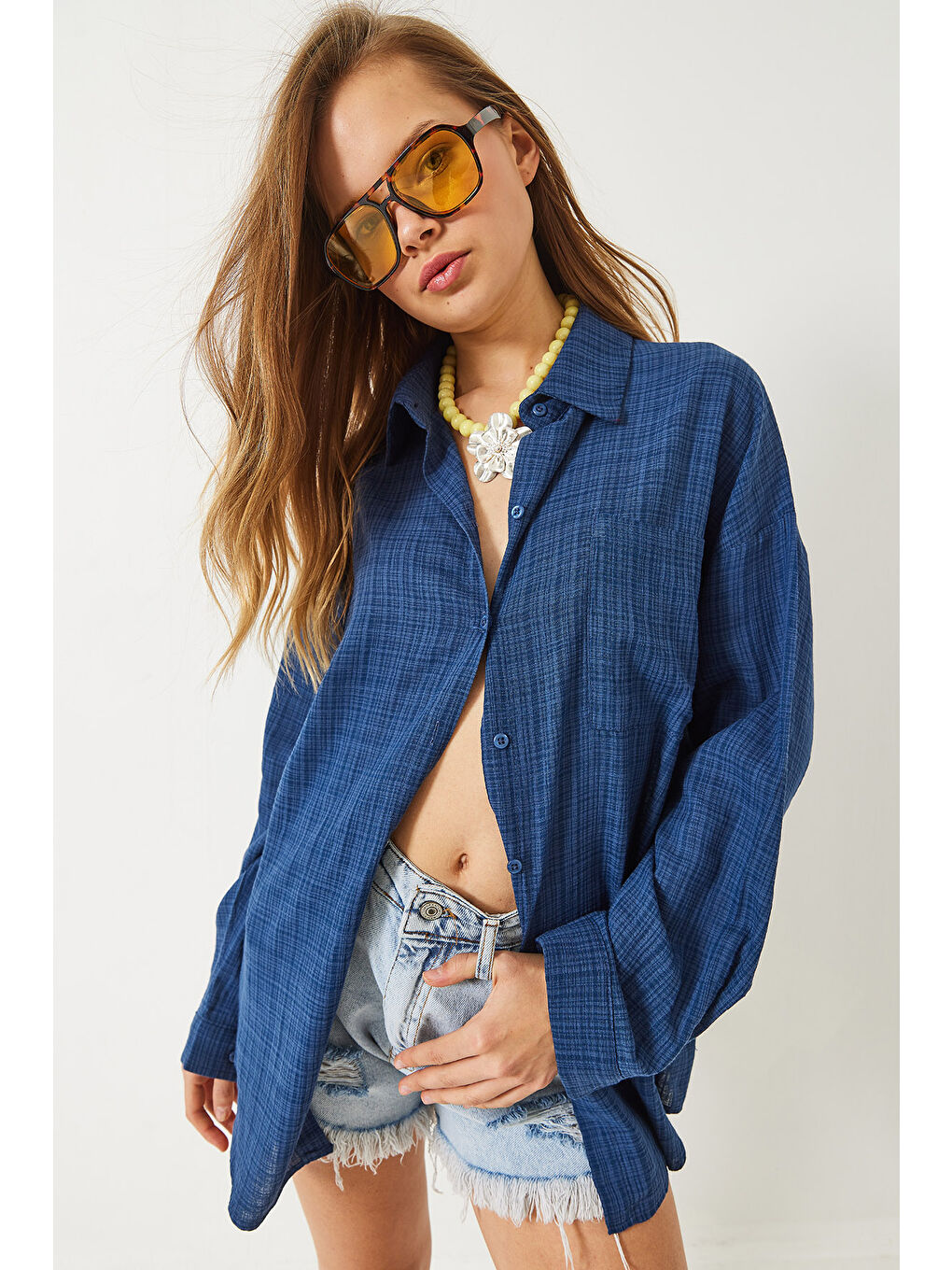 İndigo Kadın Tek Cep Detaylı Oversize Keten Dokulu Basic Gömlek-5