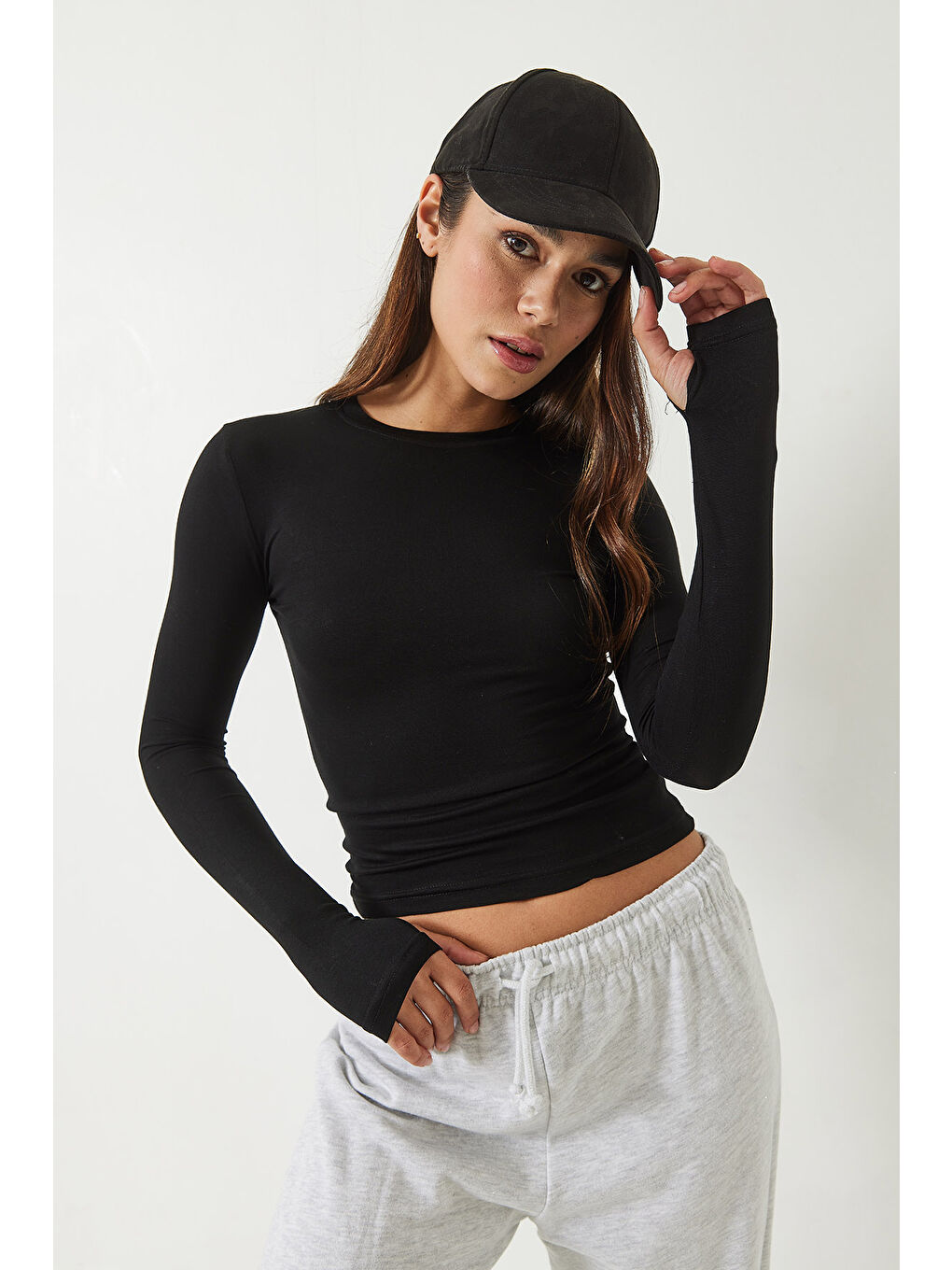 Siyah Kadın Parmak Geçirmeli Bisiklet Yaka Uzun Kol Modal Bluz-2