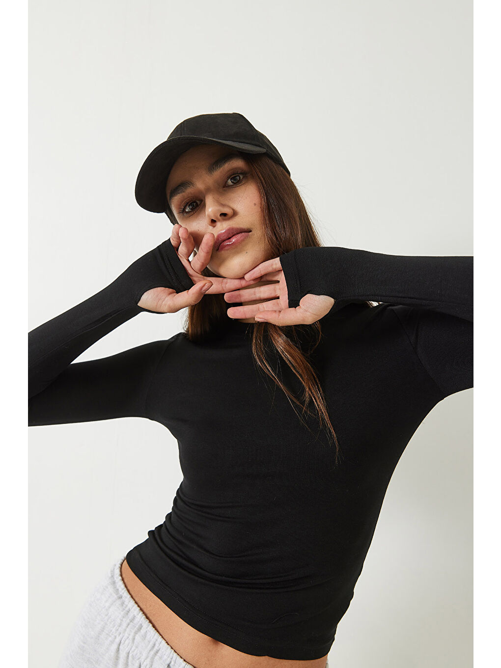 Siyah Kadın Parmak Geçirmeli Bisiklet Yaka Uzun Kol Modal Bluz-4