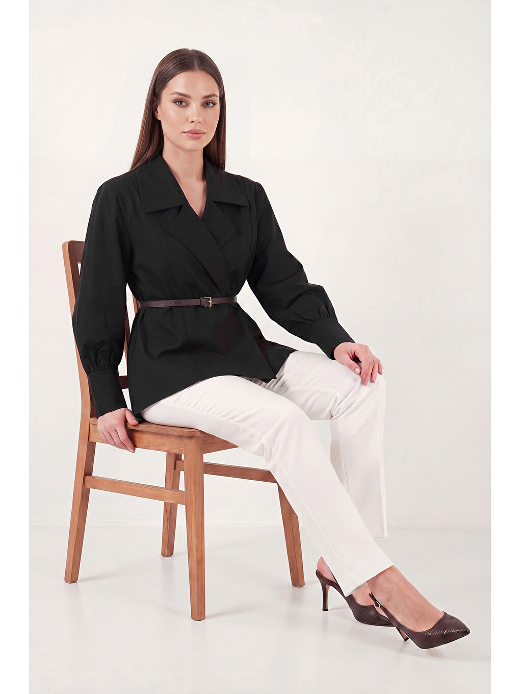 Siyah Kruvaze Yaka Kemerli Balon Kollu Pamuklu Kadın Gömlek 6835057-2