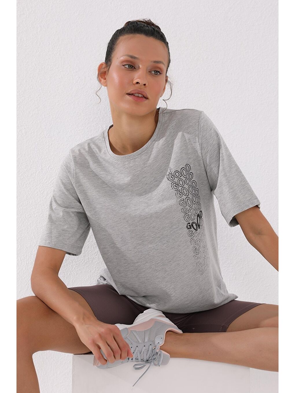 Gri Melanj Deforme Yazı Baskılı O Yaka Kadın Oversize Tişört - 97134