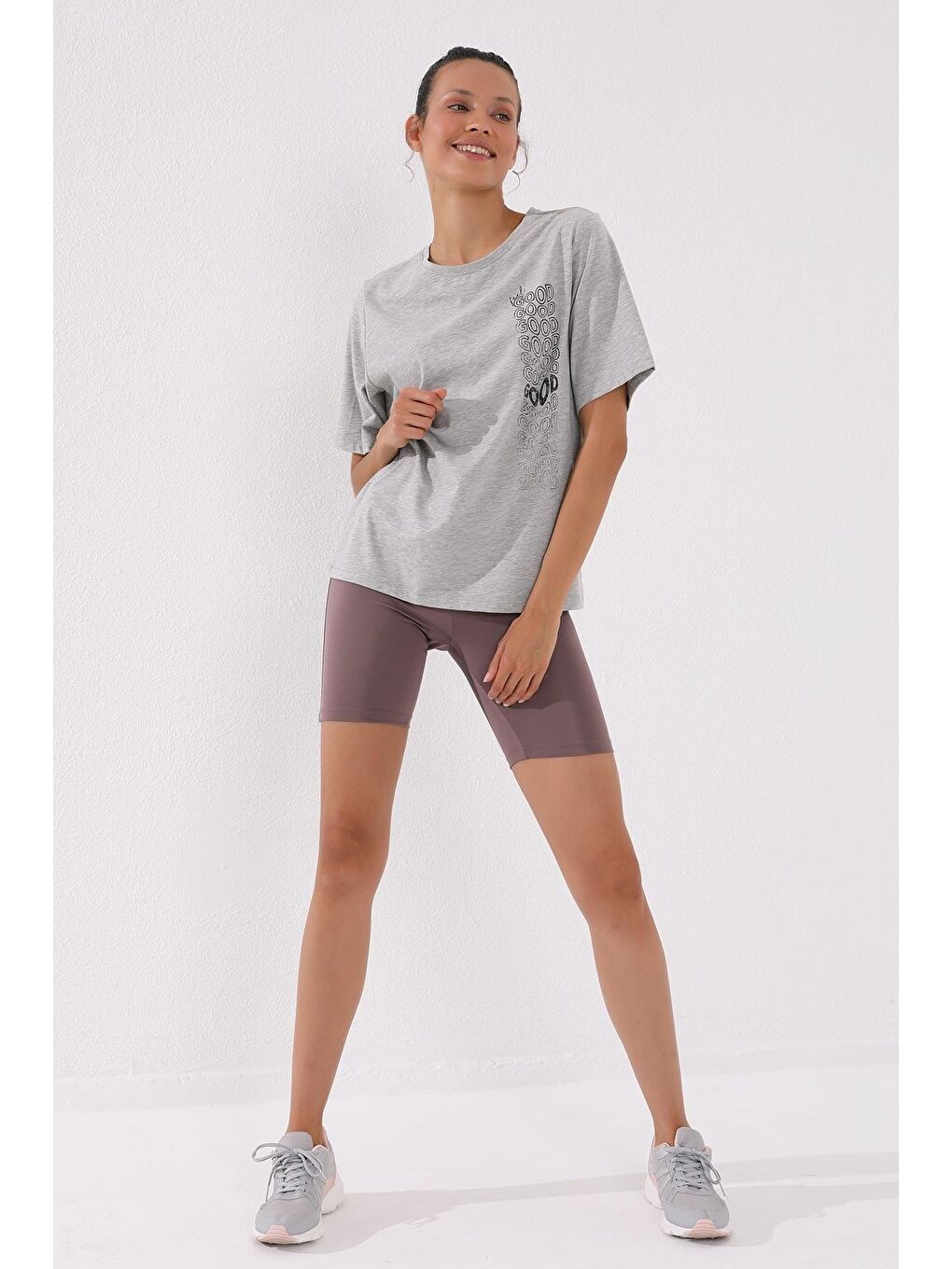 Gri Melanj Deforme Yazı Baskılı O Yaka Kadın Oversize Tişört - 97134-1