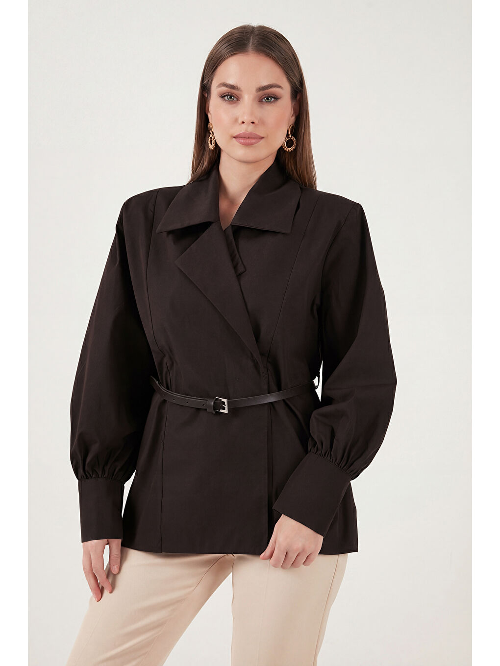 Kahverengi Kruvaze Yaka Kemerli Balon Kollu Pamuklu Kadın Gömlek 6835057-1