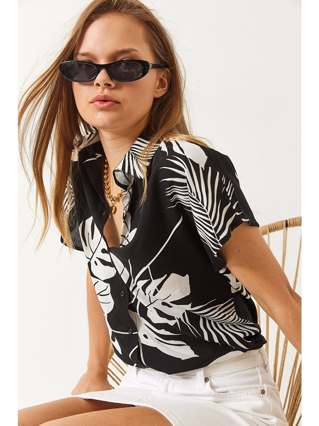 Siyah Kadın Kısa Kol Desenli Kısa Kollu Viskon Gömlek-1