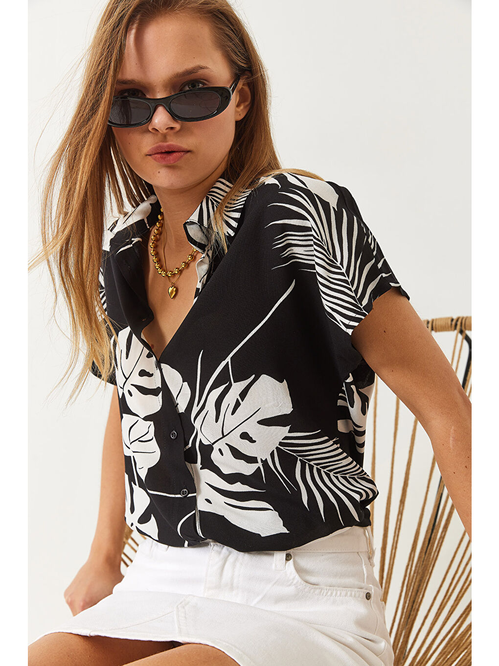 Siyah Kadın Kısa Kol Desenli Kısa Kollu Viskon Gömlek-2