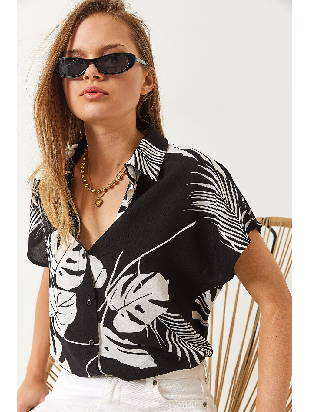 Siyah Kadın Kısa Kol Desenli Kısa Kollu Viskon Gömlek-3