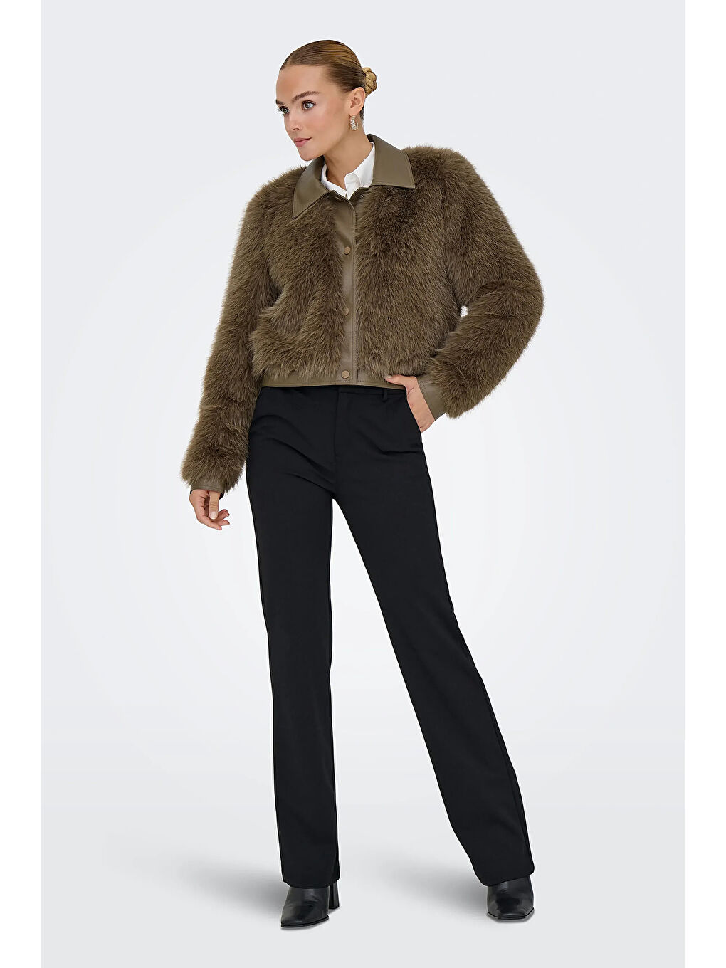 Kahverengi Onlnoeme Regular Fit Klasik Yaka Yumuşak Tüylü Düğmeli Mont 15356776-1