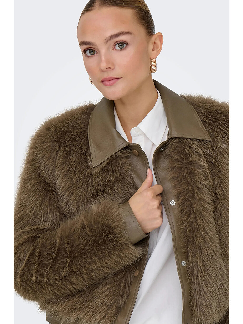 Kahverengi Onlnoeme Regular Fit Klasik Yaka Yumuşak Tüylü Düğmeli Mont 15356776-3