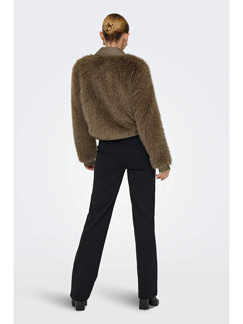 Kahverengi Onlnoeme Regular Fit Klasik Yaka Yumuşak Tüylü Düğmeli Mont 15356776-4