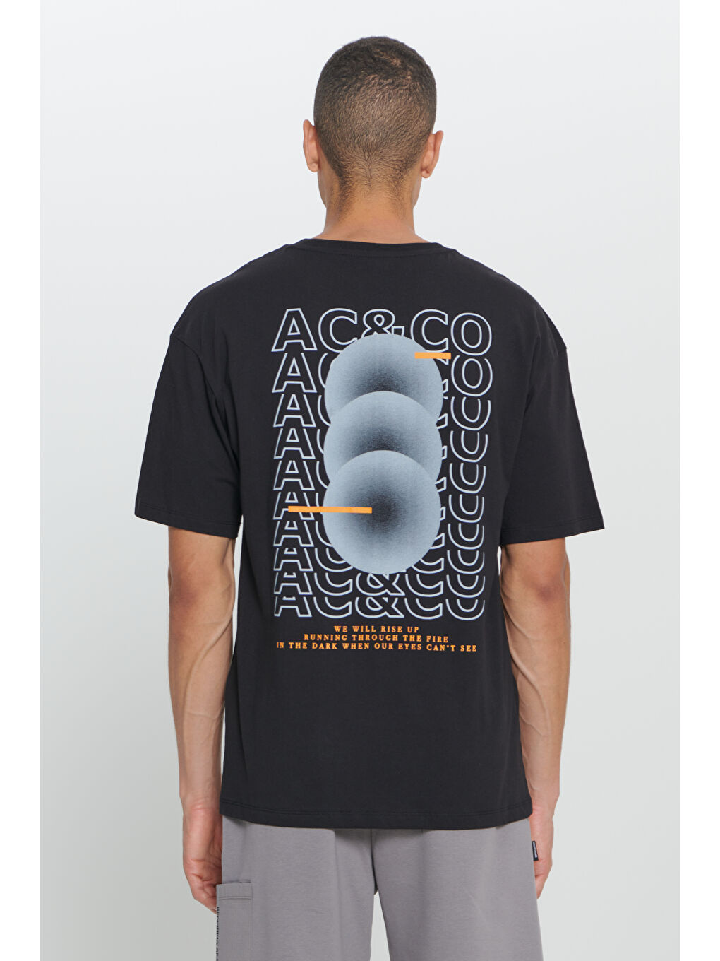 Erkek Siyah Loose Fit Bol Kesim %100 Pamuk Baskılı Bisiklet Yaka Tişört-2