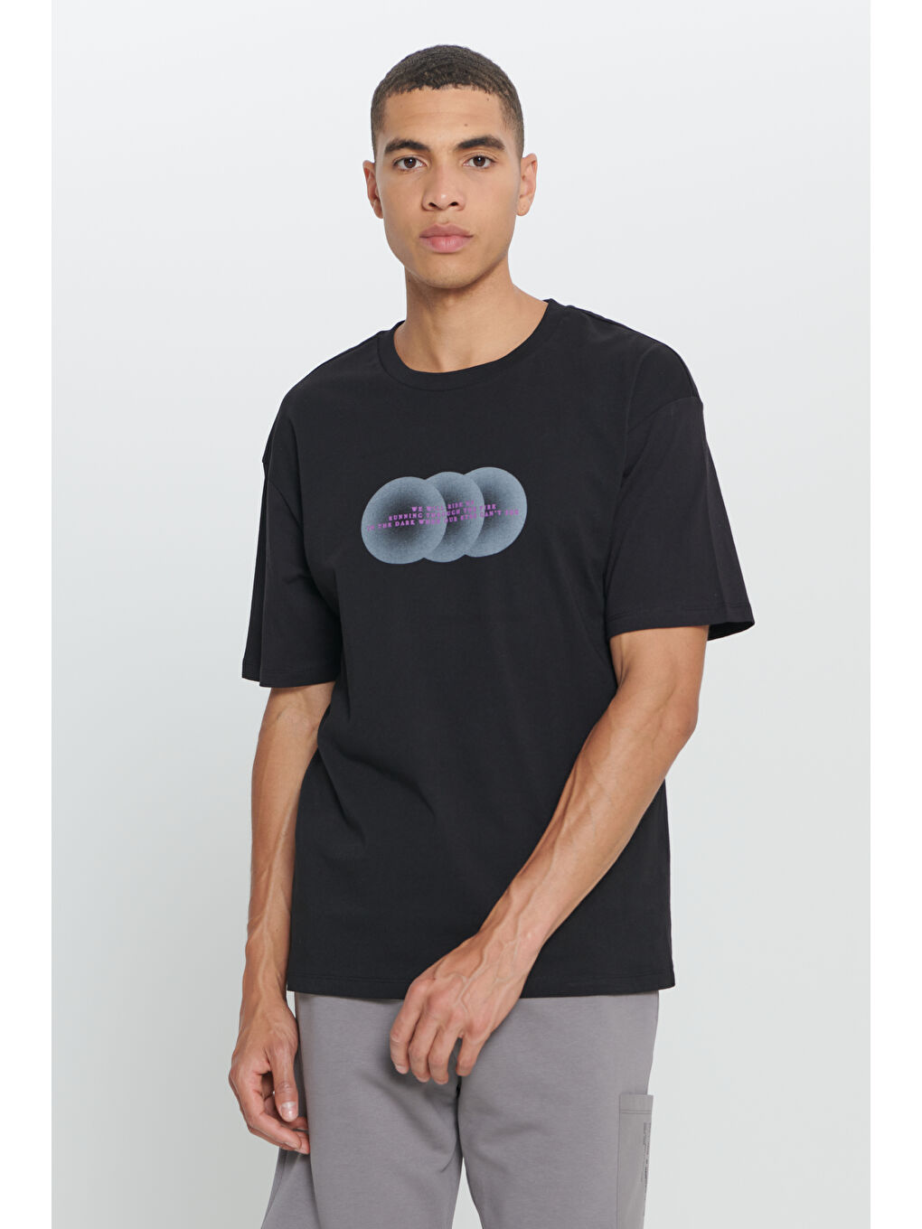 Erkek Siyah Loose Fit Bol Kesim %100 Pamuk Baskılı Bisiklet Yaka Tişört-3