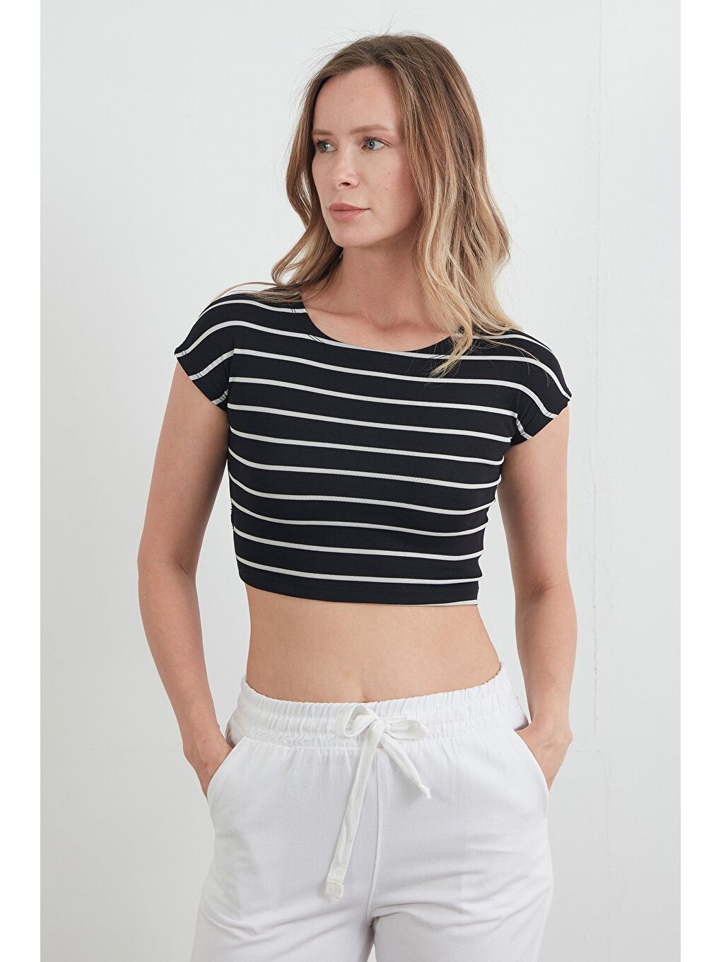 Siyah Basic Çizgili Crop Tişört-1