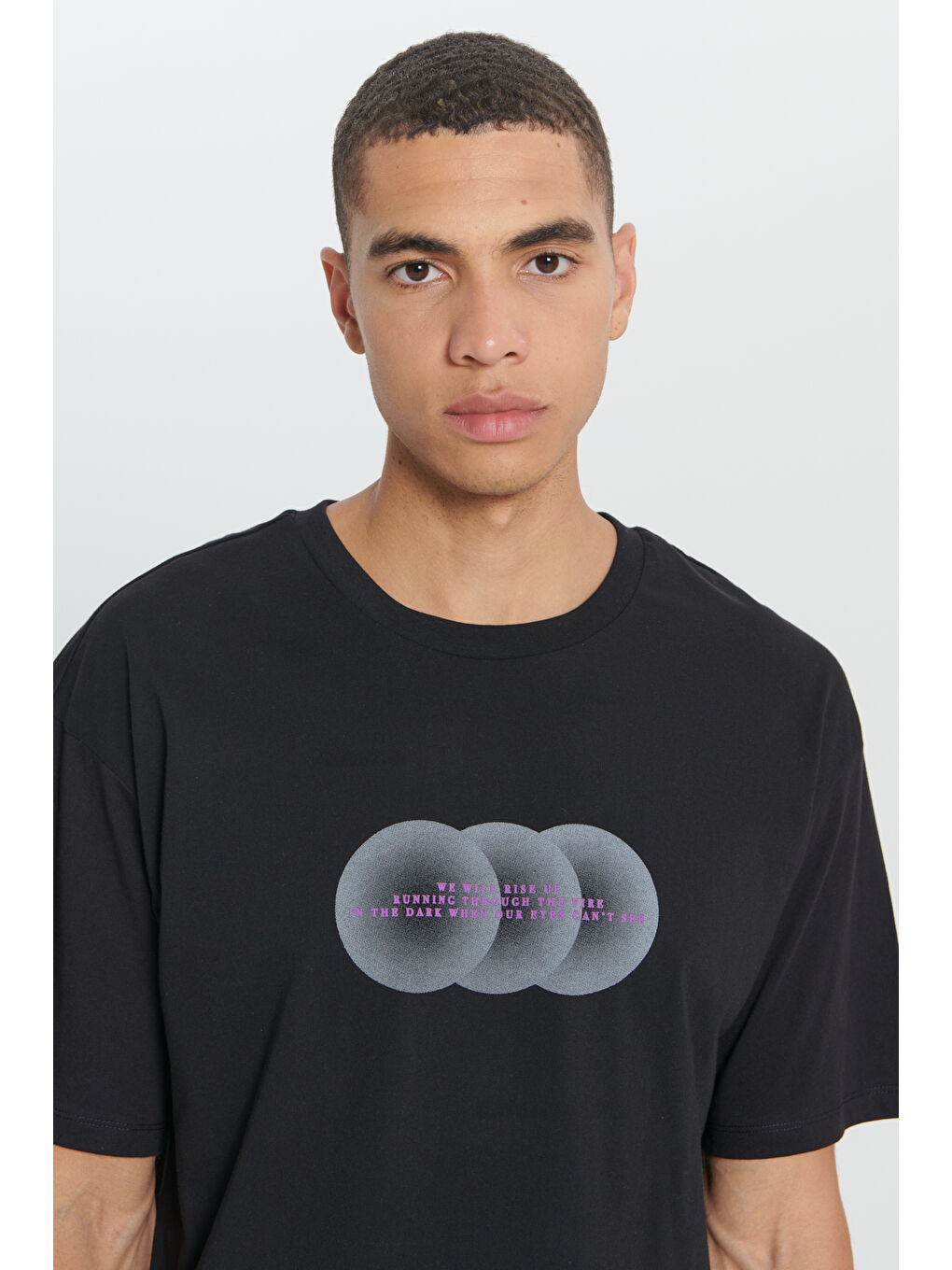 Erkek Siyah Loose Fit Bol Kesim %100 Pamuk Baskılı Bisiklet Yaka Tişört-4