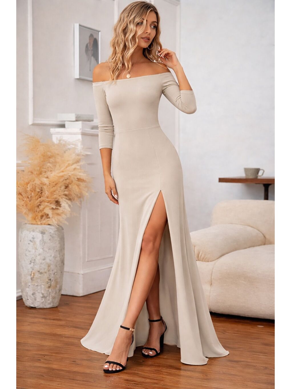Bej Kadın Uzun Kollu Madonna Yakalı Yırtmaç Detaylı Uzun Ithal Krep Elbise