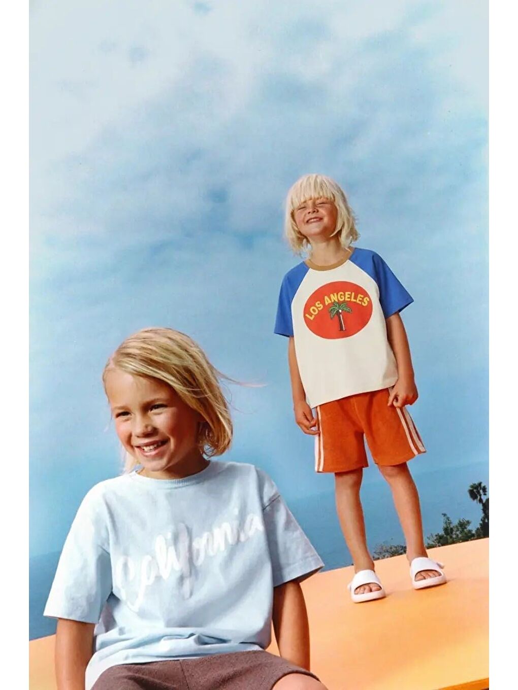 Karışık Unisex Çocuk Pamuklu Ekru Saks Mavi Los Angeles Baskılı Tişört Şort Takım-1