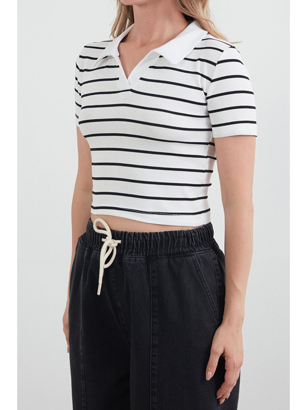 Beyaz Çizgili polo Yaka Tişört-4