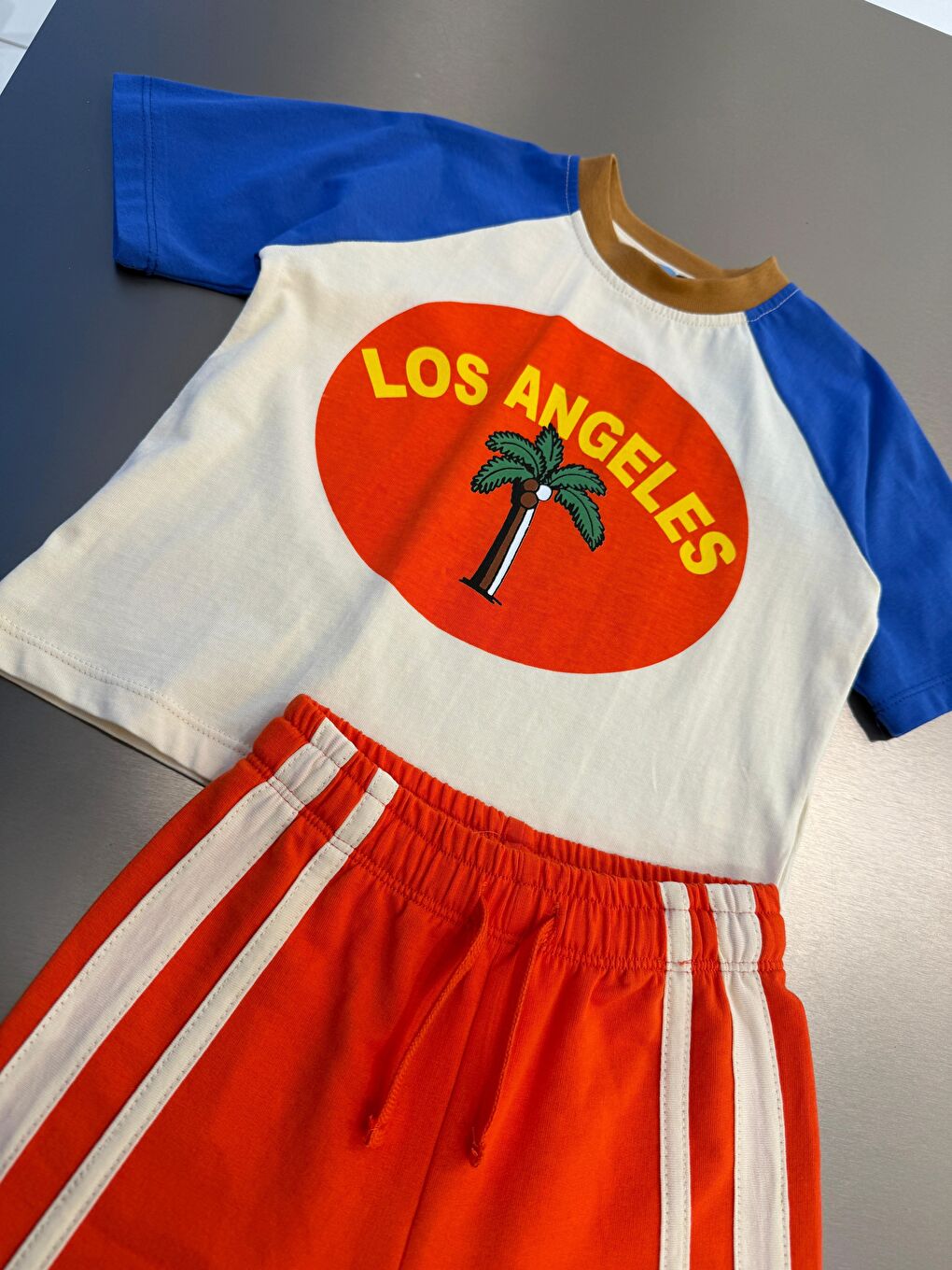 Karışık Unisex Çocuk Pamuklu Ekru Saks Mavi Los Angeles Baskılı Tişört Şort Takım-2