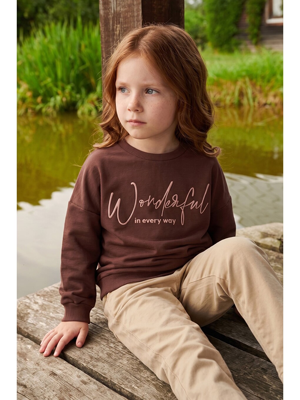 Kahverengi Kabartma Baskılı Oversize Kız Çocuk Sweatshirt