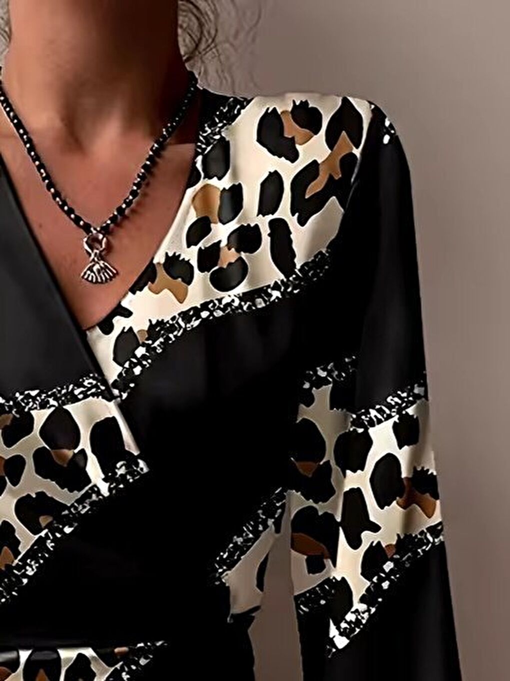 Siyah Kadın Uzun Kollu Kruvaze Yakalı Asimetrik Detaylı Mini Modal Elbise-1