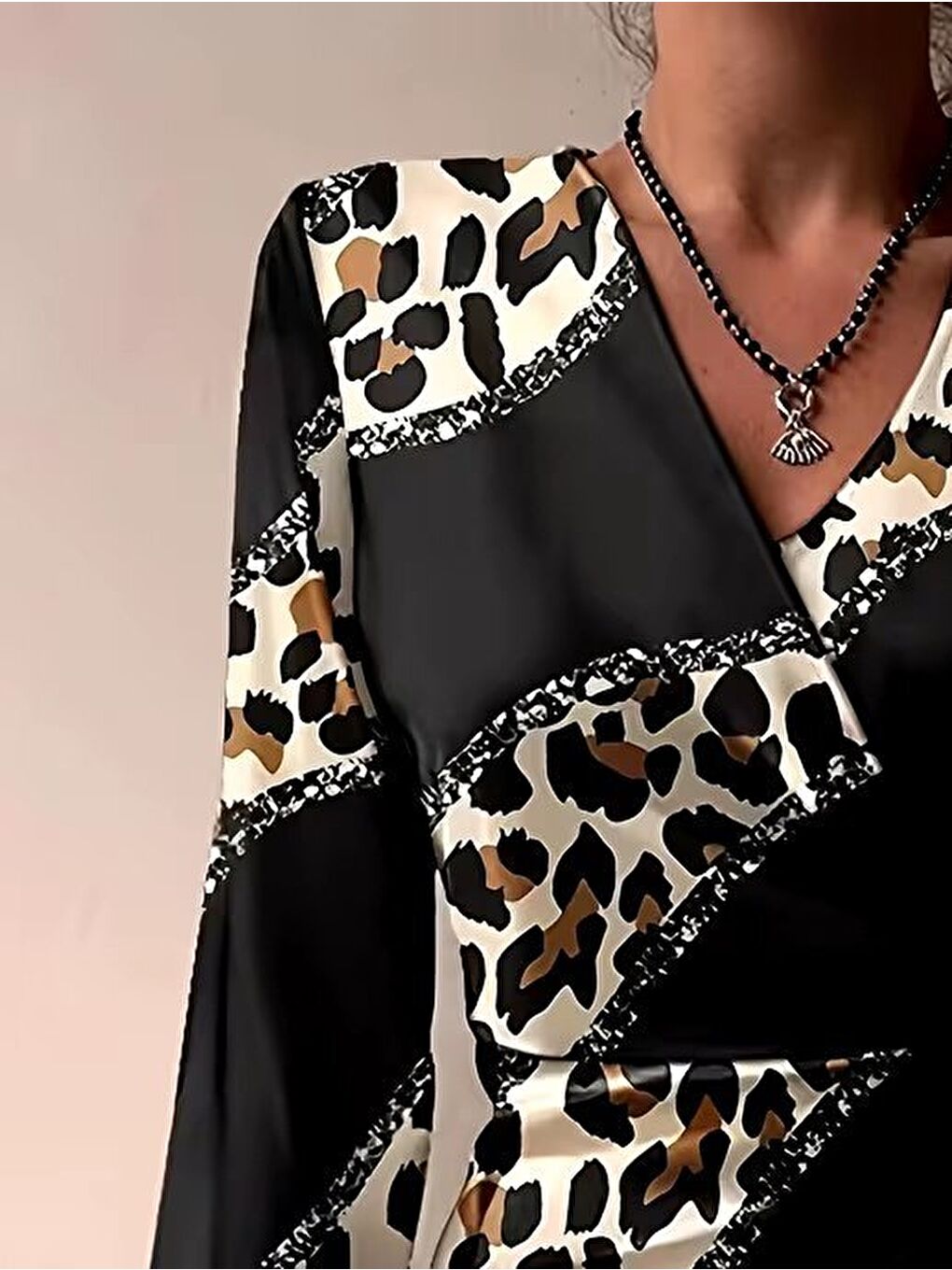 Siyah Kadın Uzun Kollu Kruvaze Yakalı Asimetrik Detaylı Mini Modal Elbise-2