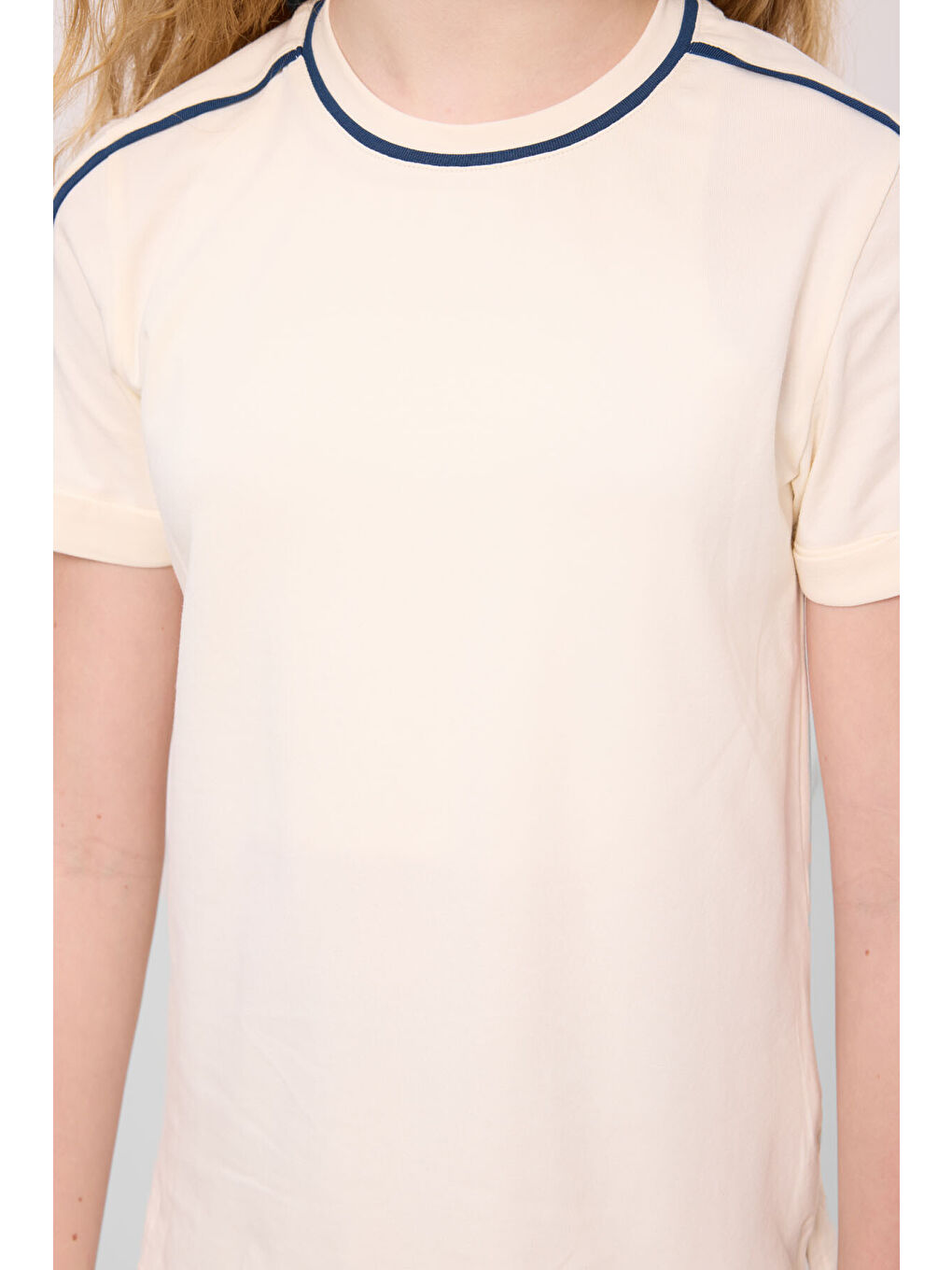 Ekru Pamuklu O Yaka Standart Fit Basic Kız Çocuk T-Shirt - 75177-2