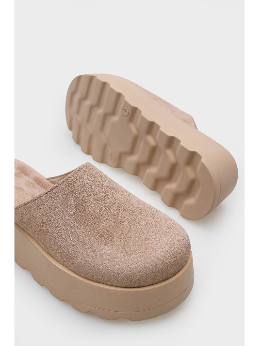 Bej Marlyn Kürklü Süet Görünümlü Kadın Sabo-3