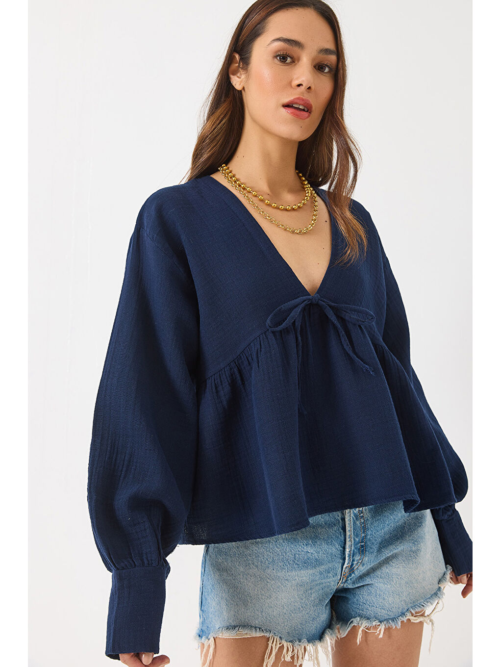 Lacivert Kadın V Yaka Bağlama Detaylı Müslin Bluz