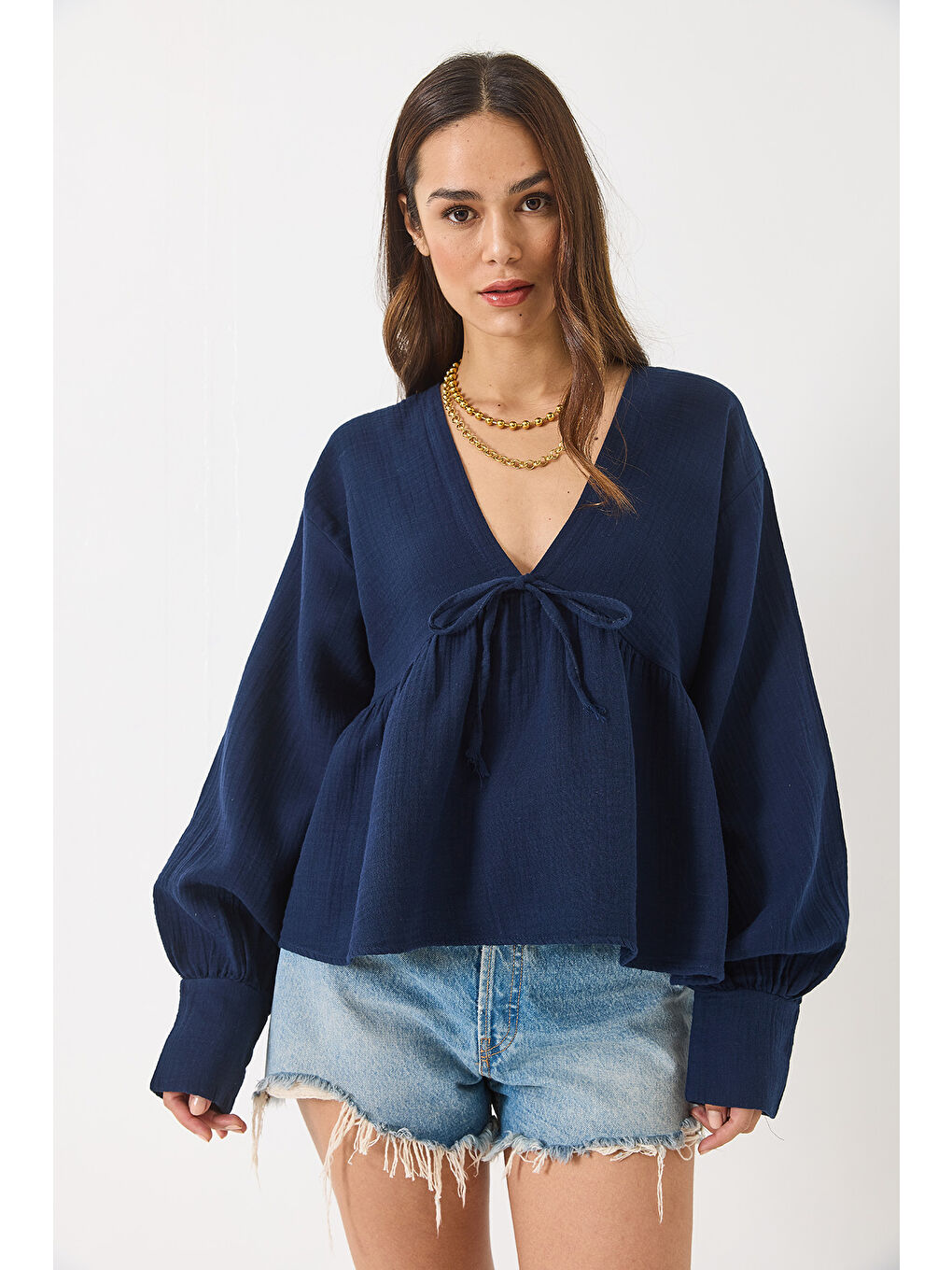 Lacivert Kadın V Yaka Bağlama Detaylı Müslin Bluz-1