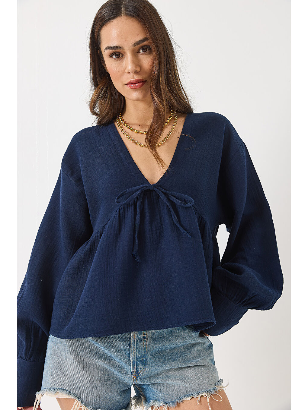 Lacivert Kadın V Yaka Bağlama Detaylı Müslin Bluz-4