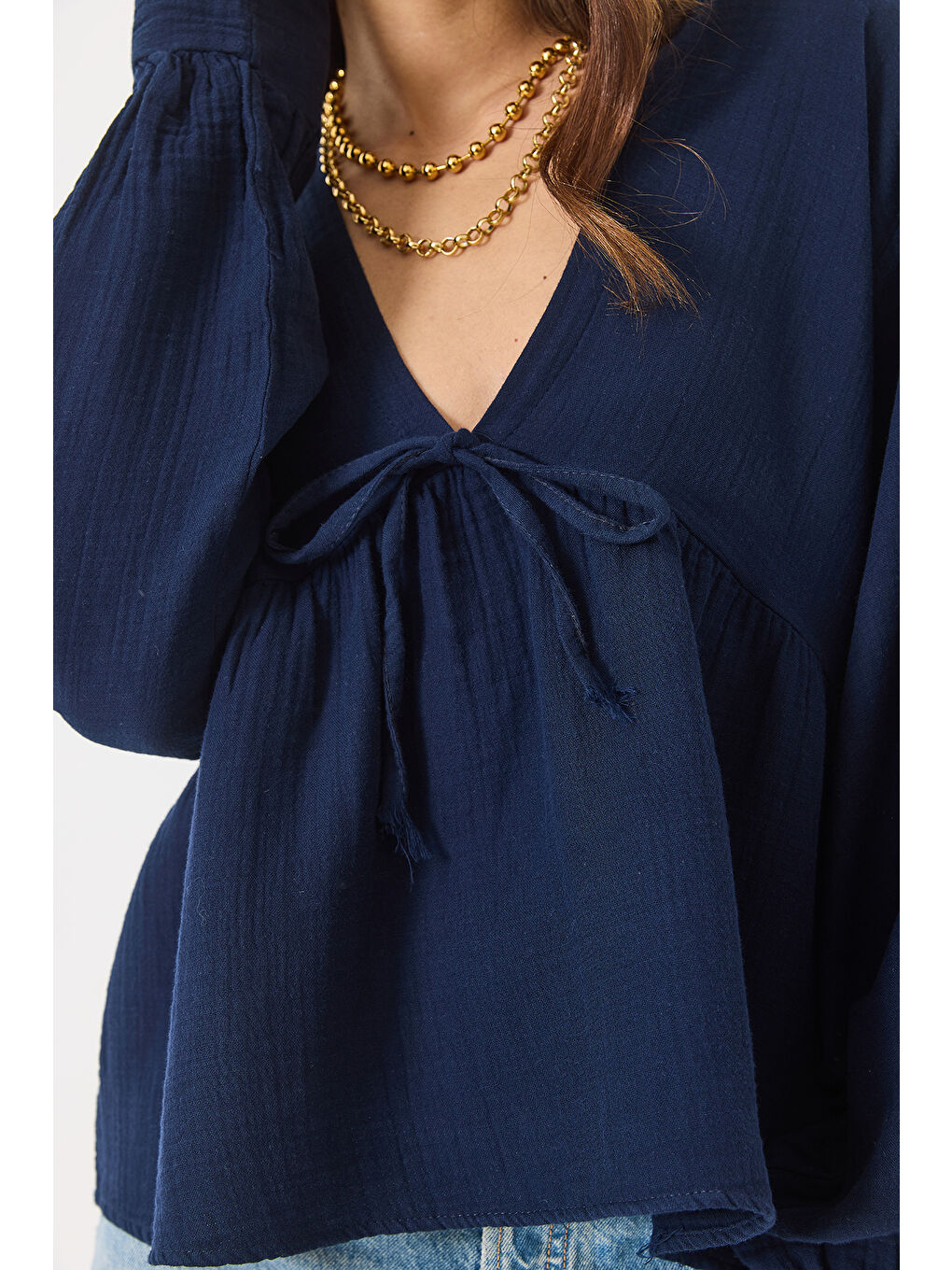 Lacivert Kadın V Yaka Bağlama Detaylı Müslin Bluz-5